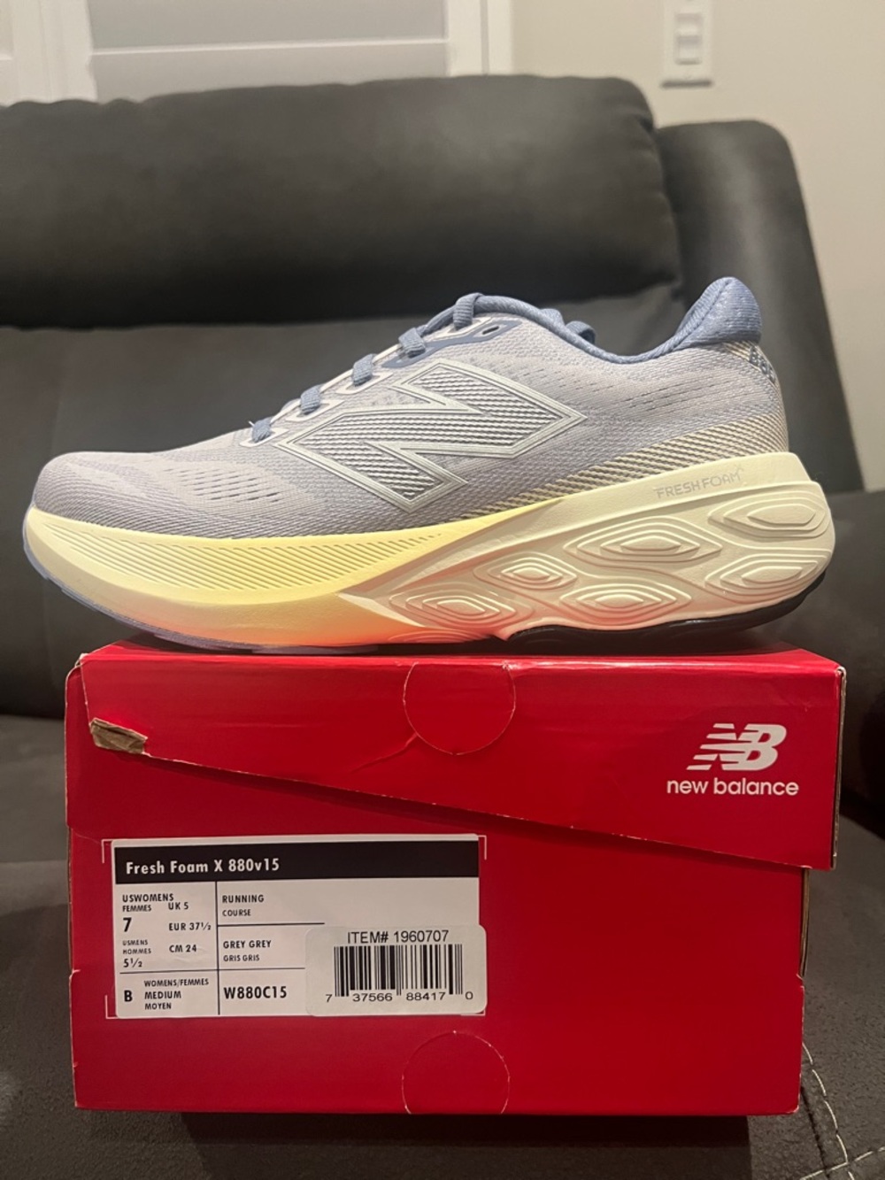 New Balance Fresh Foam X 880v15 in Pale Blue and Cream